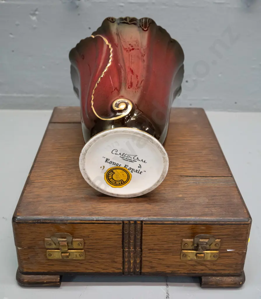 oak-cased set of bone-handled silver plated fish knives and forks and a Carlton Ware Rouge Royale vase H-150 D-120 Image 1++