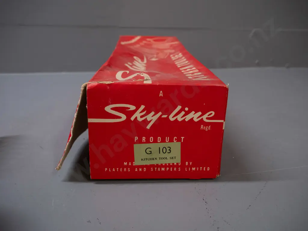vintage set of "Sky-line" English kitchen utensils with hanger - original box is L-370 W-120 Image 1++