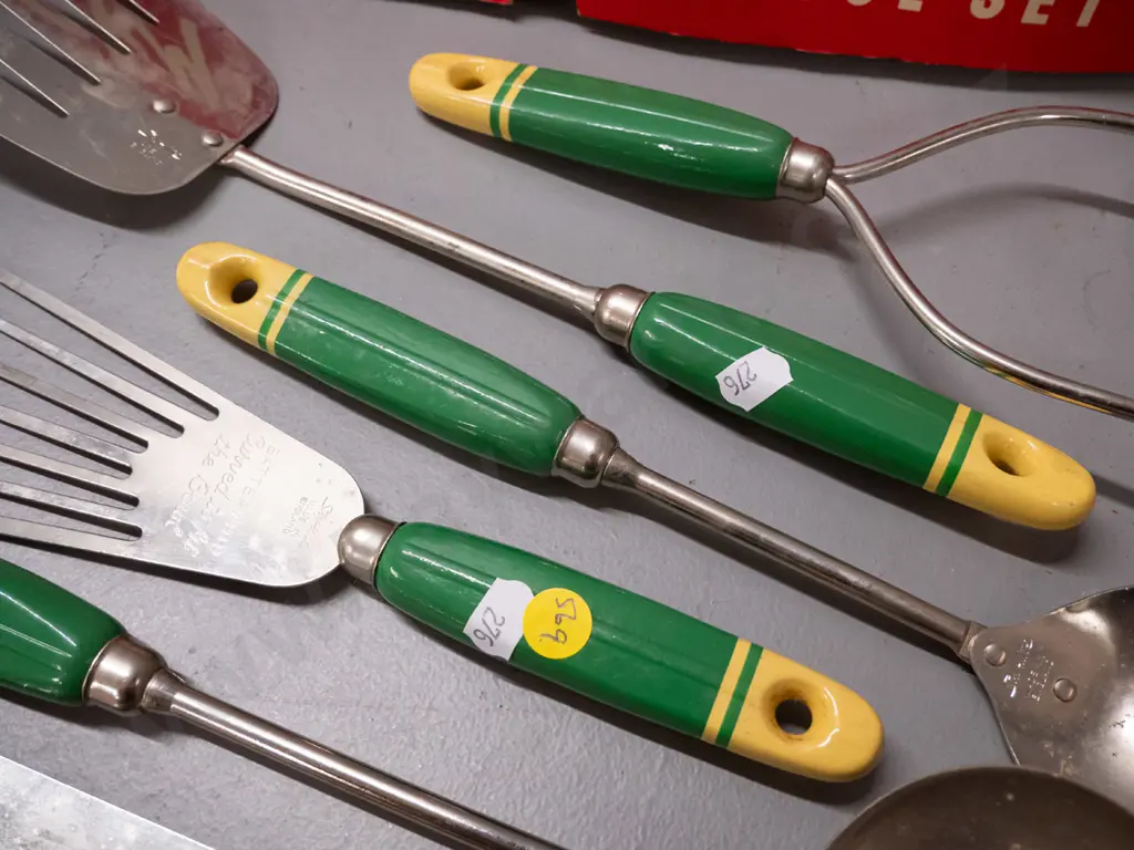 vintage set of "Sky-line" English kitchen utensils with hanger - original box is L-370 W-120 Image 1++