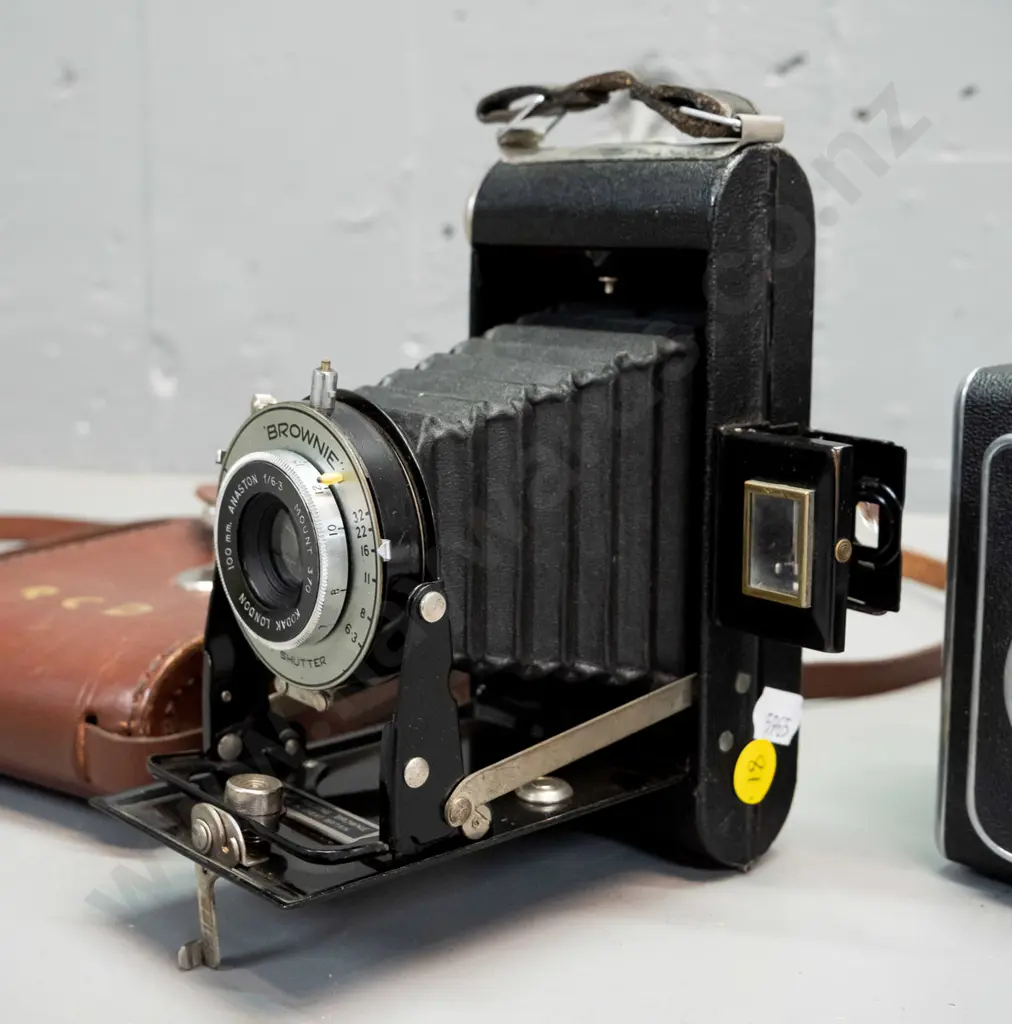 2 vintage film cameras with cases - Ising "Pucky 1" 120 box camera H-110 and a folding Kodak 620 Brownie Image 1++