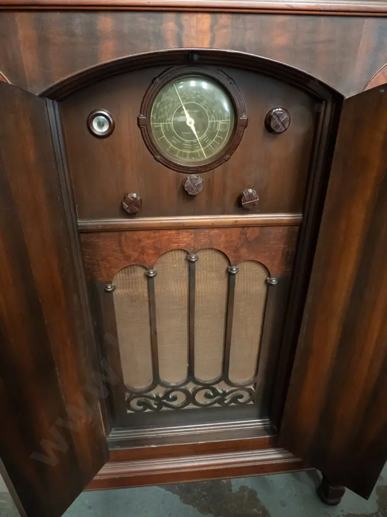 vintage gramophone & radio in mixed timber veneer cabinet, bakelite knobs, Webster Electric pickup, Eddy's of Adelaide Image 1++