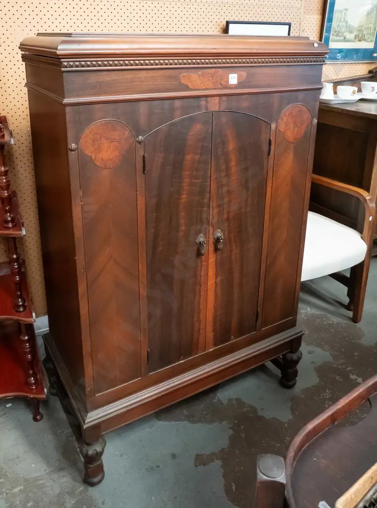 vintage gramophone & radio in mixed timber veneer cabinet, bakelite knobs, Webster Electric pickup, Eddy's of Adelaide Image 1++