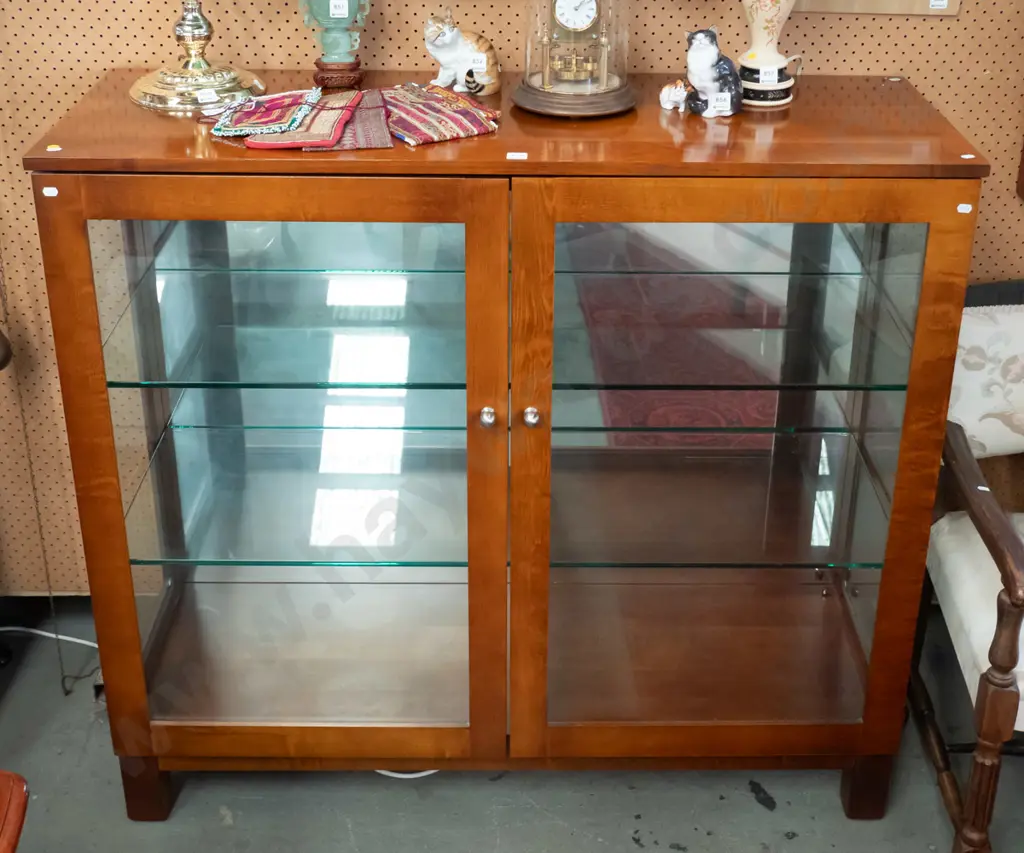 reproduction Ruske Furniture Christchurch beech 2-door display cabinet with glazed sides, 2 adjustable glass shelves, Image 1++