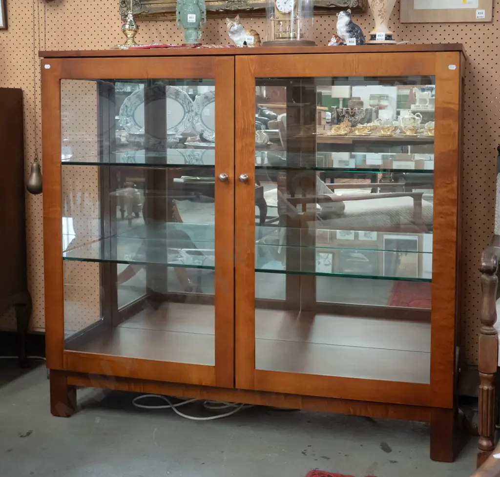 reproduction Ruske Furniture Christchurch beech 2-door display cabinet with glazed sides, 2 adjustable glass shelves, Image 1++