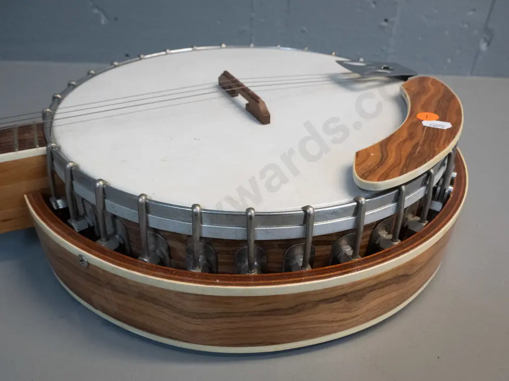 Silvertone Japanese banjo - missing one string, some cracks to laquer finish on back L-970 Diameter of body 330 Image 1++