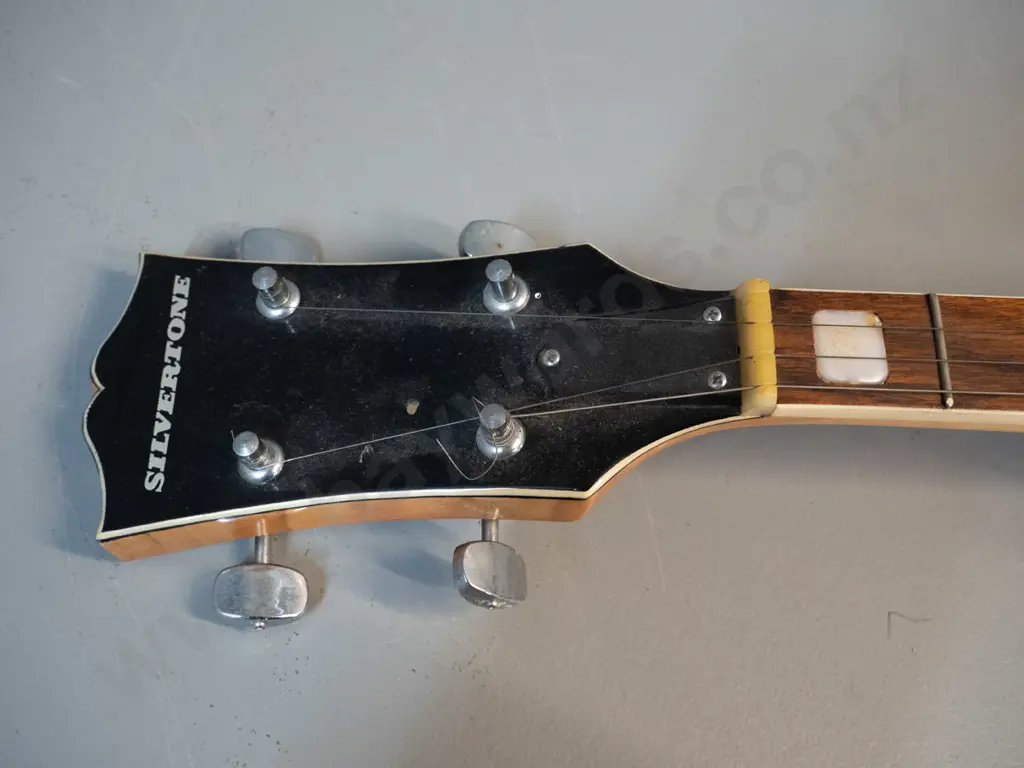 Silvertone Japanese banjo - missing one string, some cracks to laquer finish on back L-970 Diameter of body 330 Image 1++