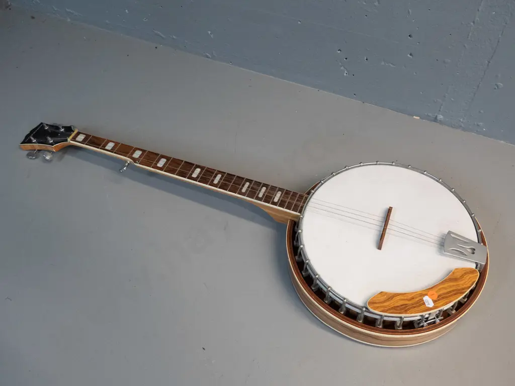 Silvertone Japanese banjo - missing one string, some cracks to laquer finish on back L-970 Diameter of body 330 Image 1++