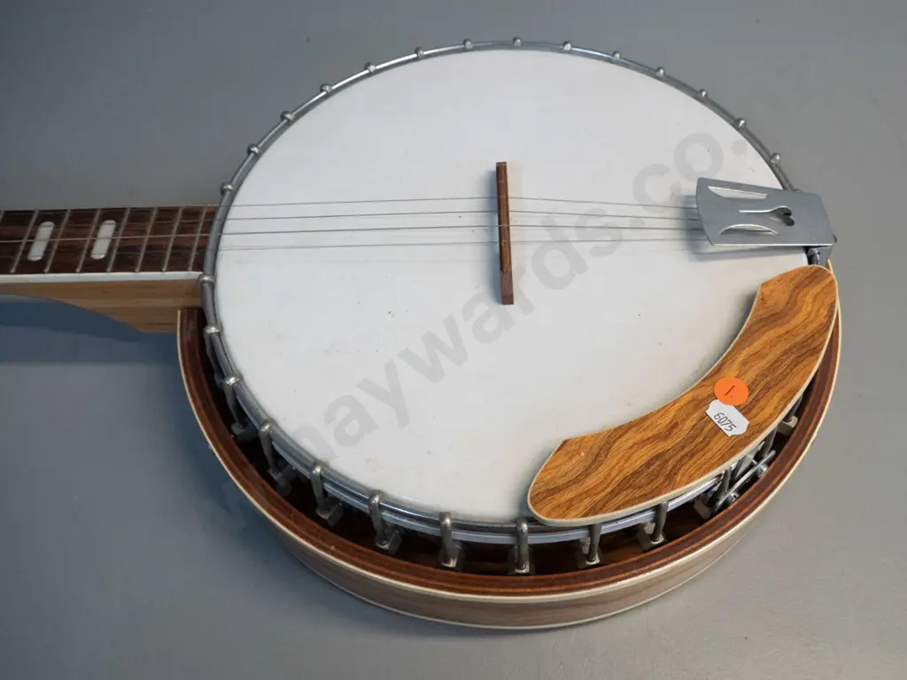 Silvertone Japanese banjo - missing one string, some cracks to laquer finish on back L-970 Diameter of body 330 Image 1++