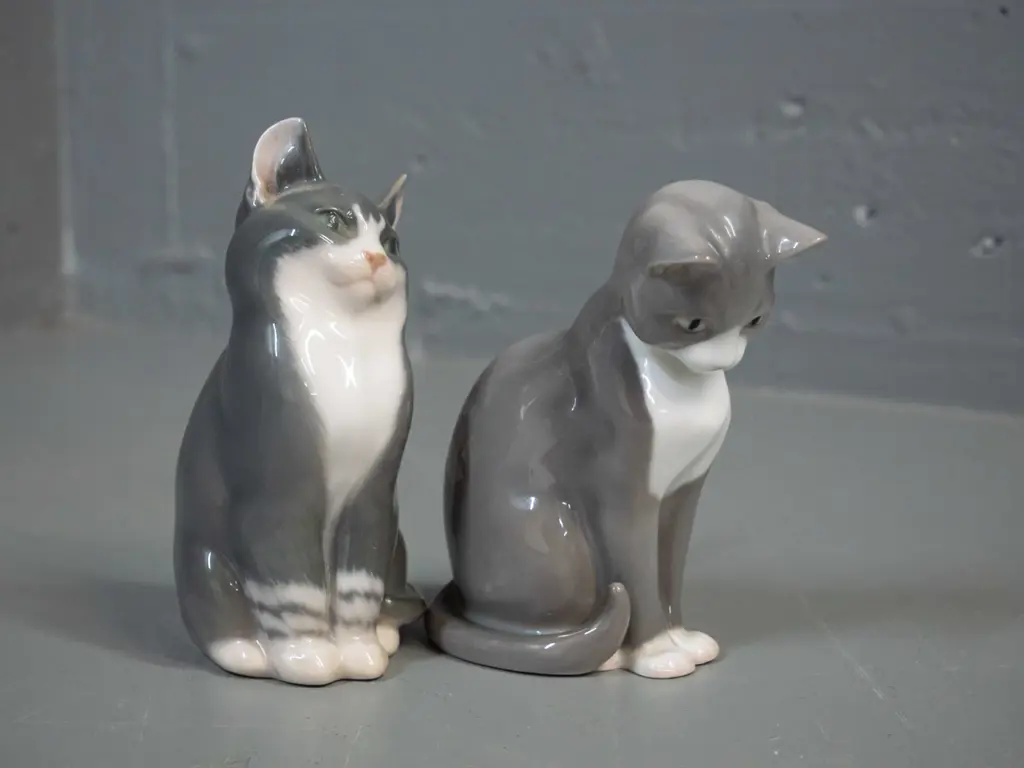 2 porcelain cat figures - Bing & Grondahl and Royal Copenhagen, both approx. H-140 Image 1++