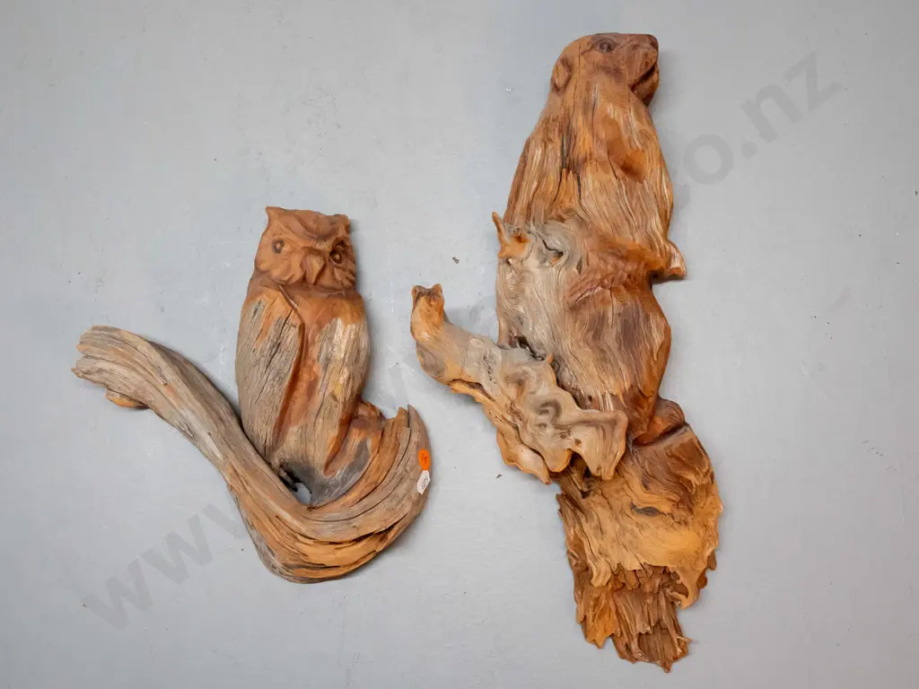 2 German rustic carved timber wall hanging animal figures -beaver H-400 and owl, both marked Holzschnitzerei-Wurzelkunst Image 1++
