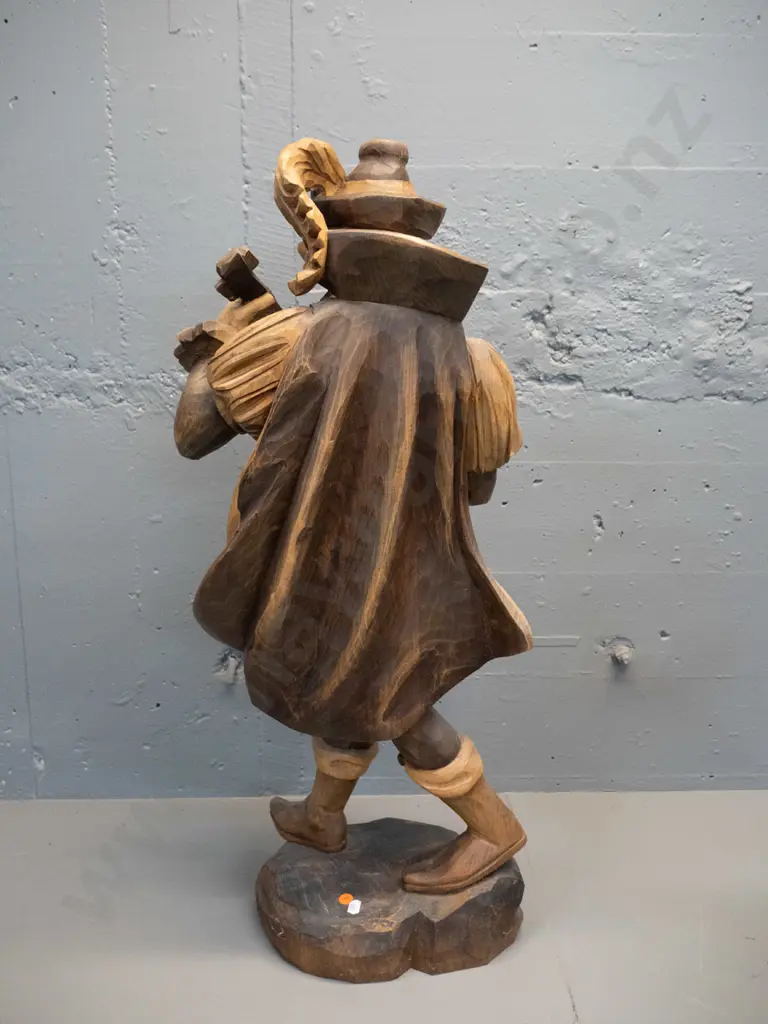 large carved timber figure - antique style musician with lute or mandolin H-780 Image 1++