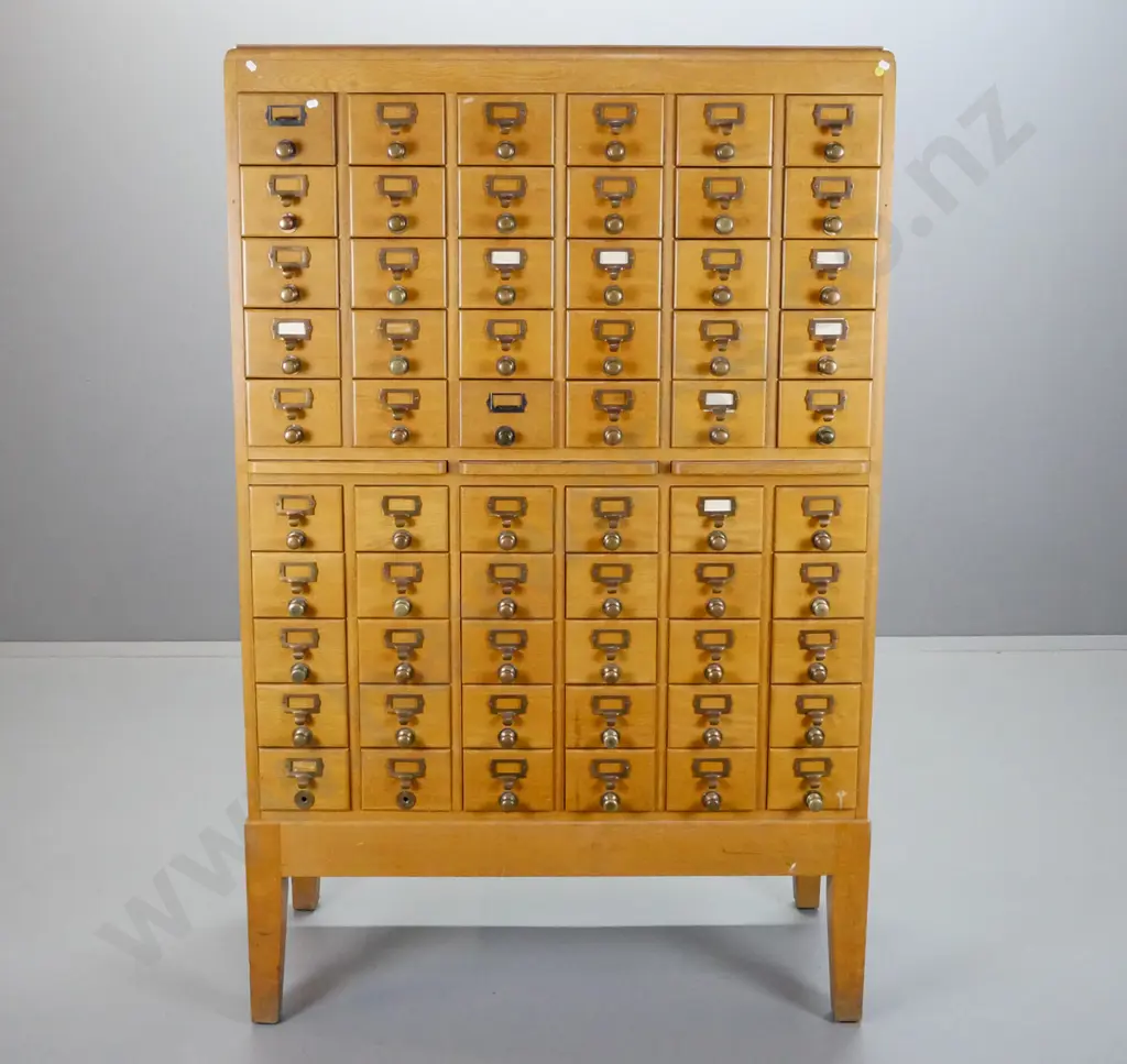 vintage large oak library index card cabinet - 60 drawers with brass knobs and metal label holder handles, 3 pull-out Image 1++