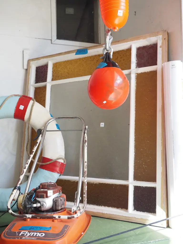 9x piece textured and coloured glass window H-1070 W-1070 Image 1++