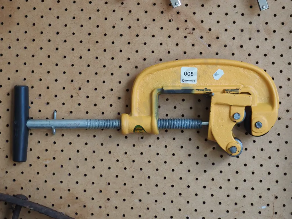 large yellow pipe cutter Image 1++
