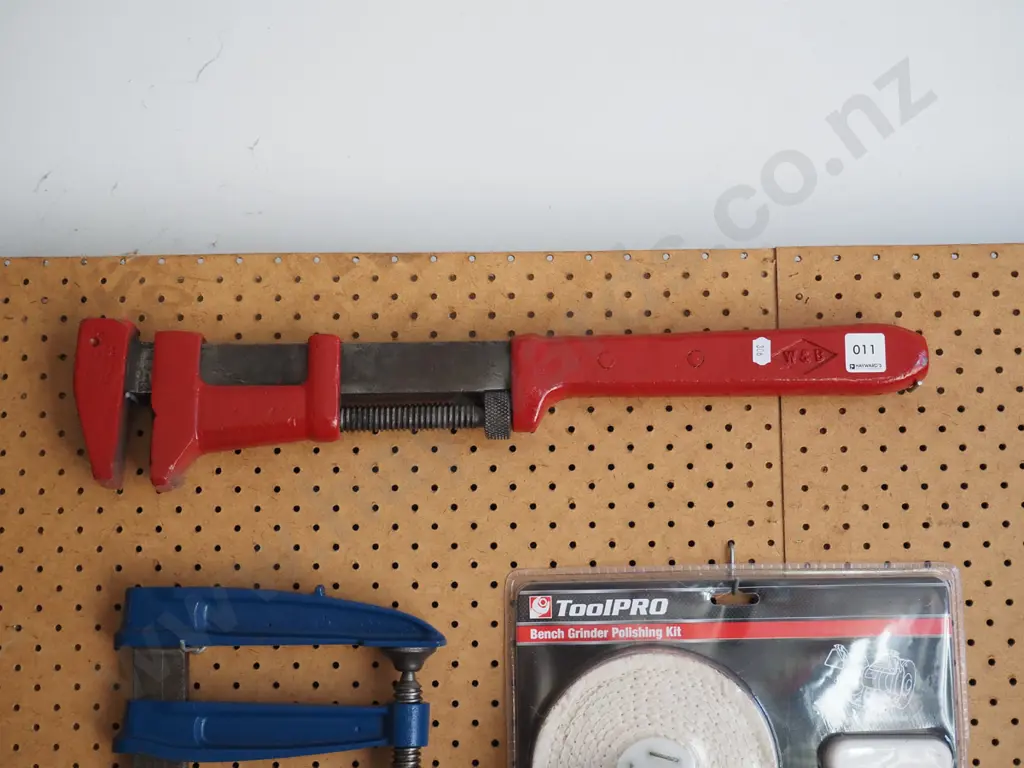 large D&B plumber's stilton Image 1++