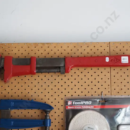 large D&B plumber's stilton