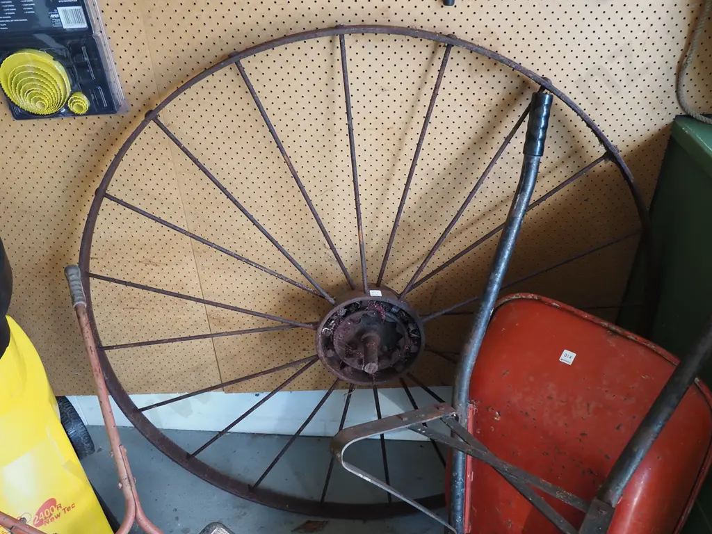 large rusty wagon wheel Diam-1400 Image 1++