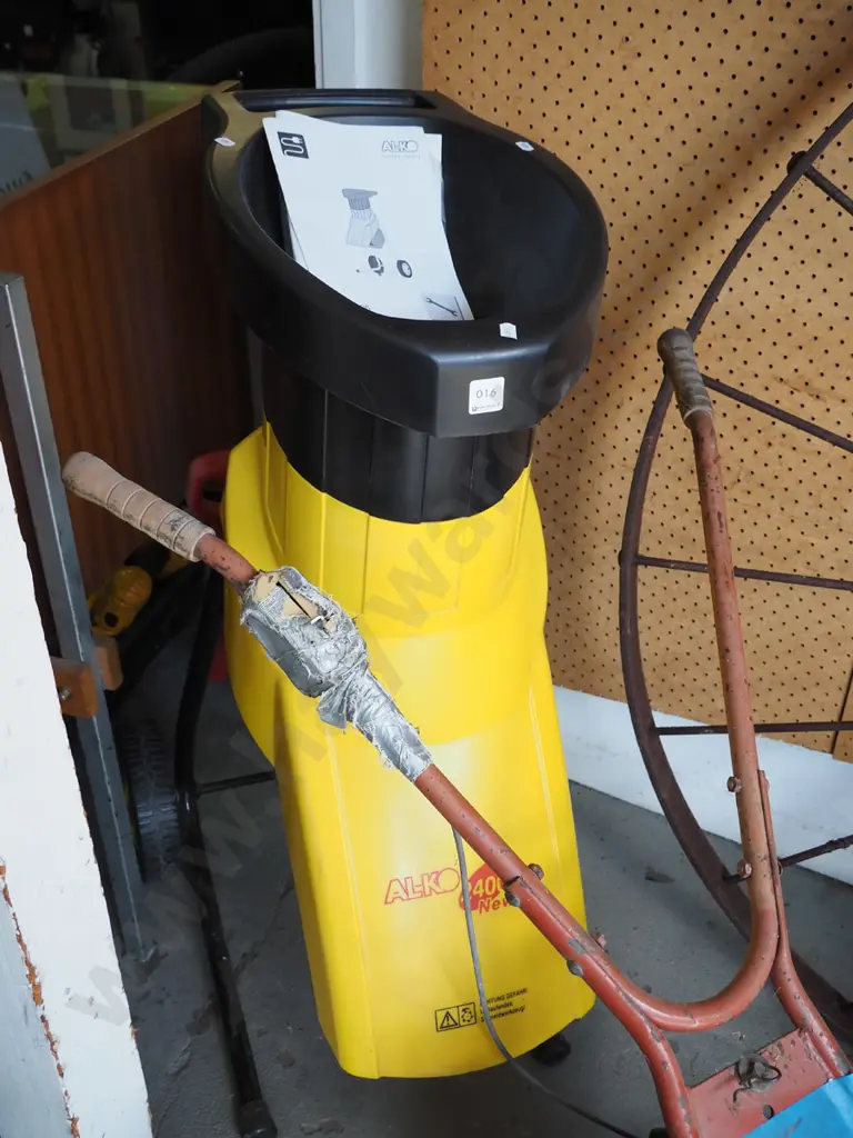 Alko 2400R electric garden mulcher/shredder Image 1++