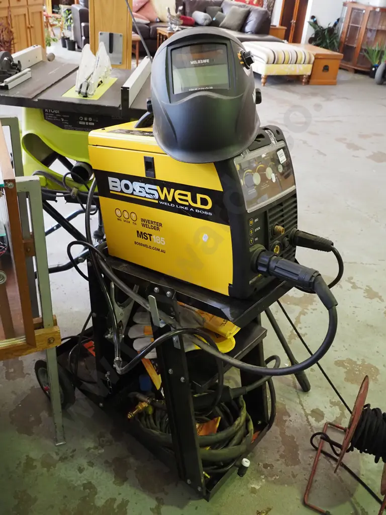 Bosweld inverter welder MST 185 with gloves, mask and other accessories Image 1++