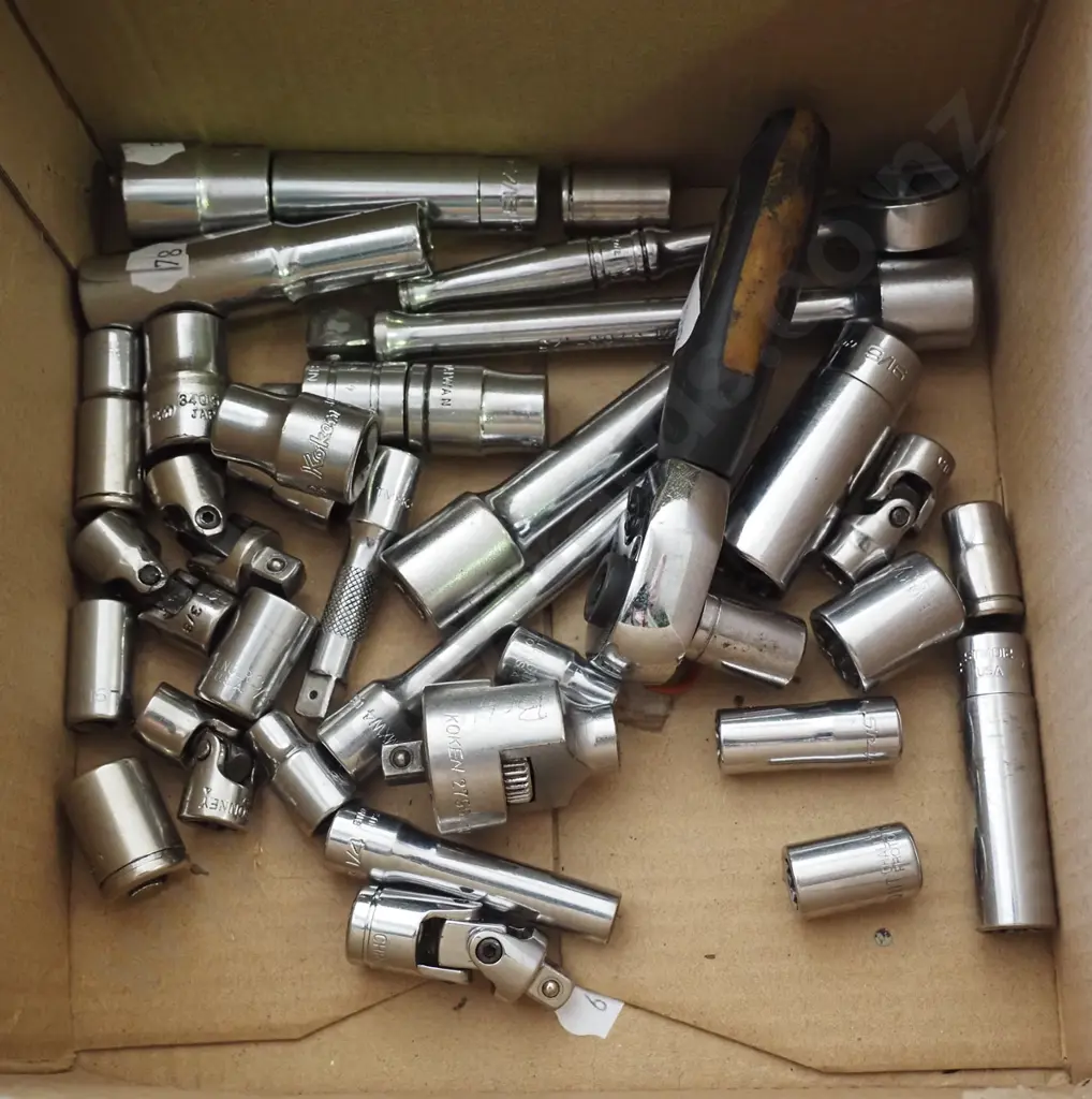 box; ratchets, various sockets Image 1++