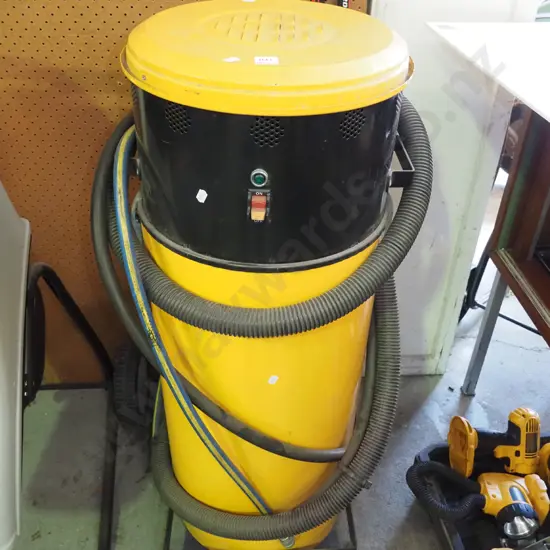 unbranded sand blaster & vacuum H-1030