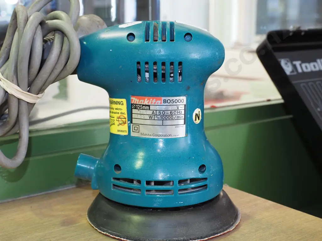 Makita finishing sander Image 1++