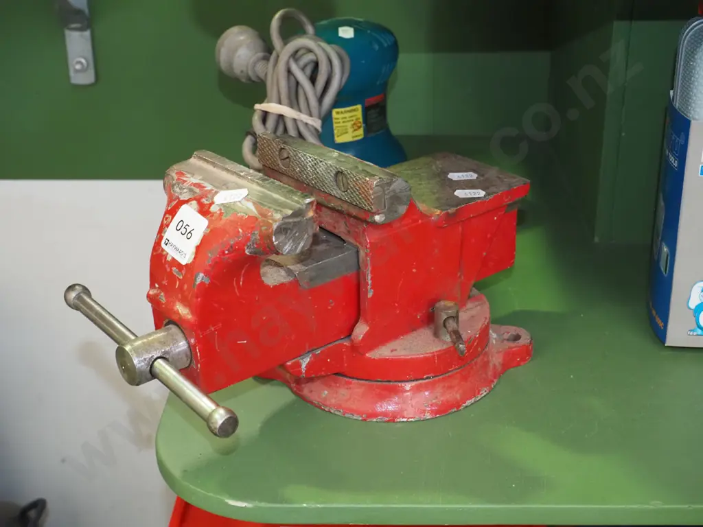 100mm engineer's vice Image 1++