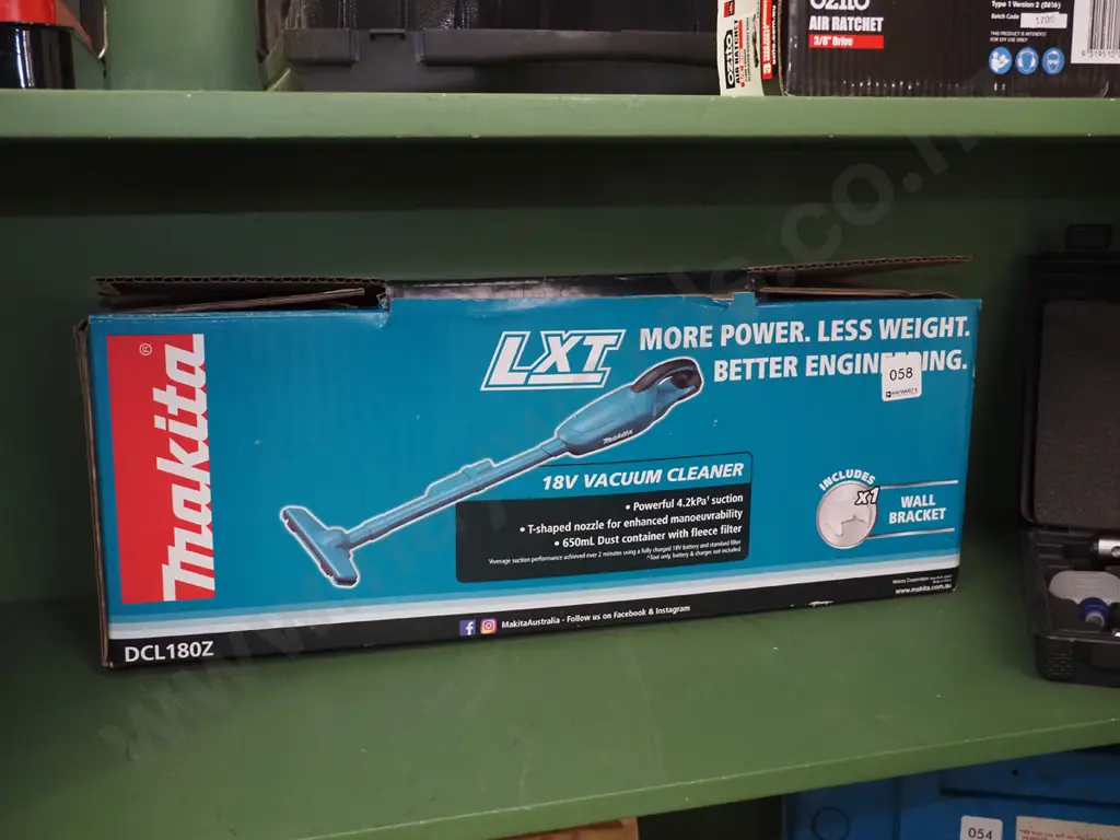 boxed as-new Makita 18V cordless vacuum cleaner - battery included Image 1++
