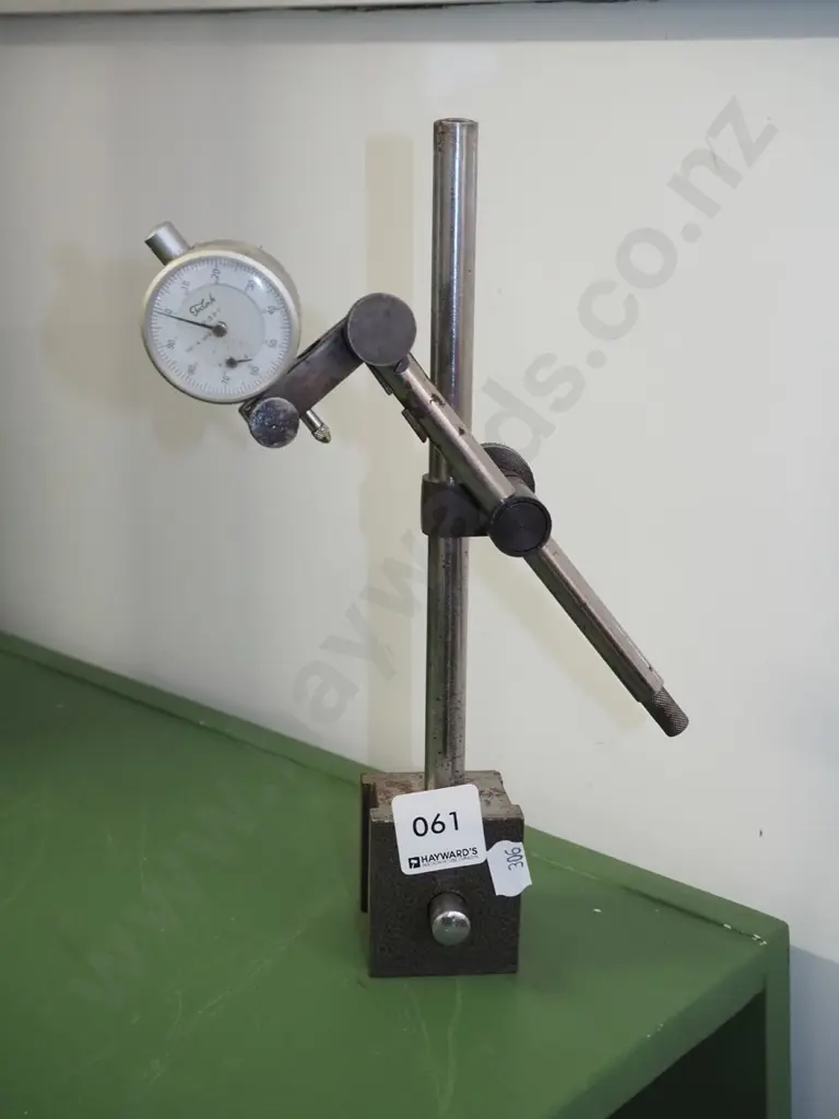 dial indicator on stand Image 1++