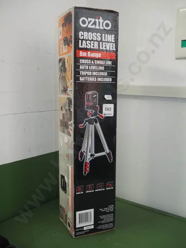 boxed as-new Ozito cross line laser level Image 1++