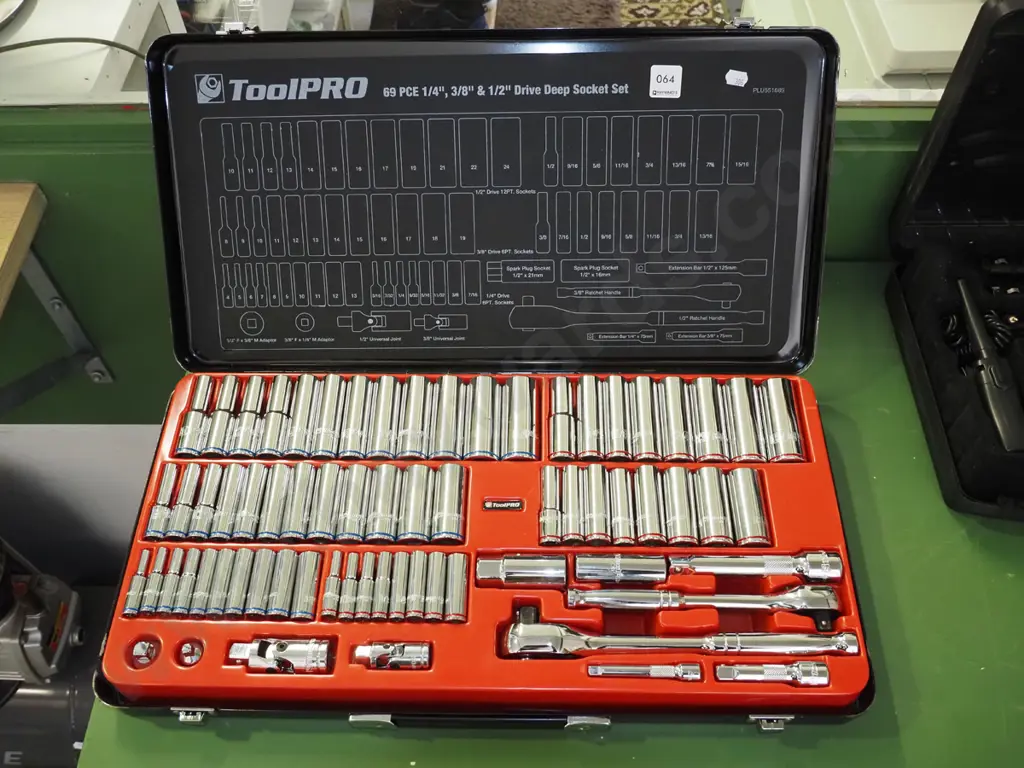 as-new Tool Pro 69 piece drive deep socket set Image 1++