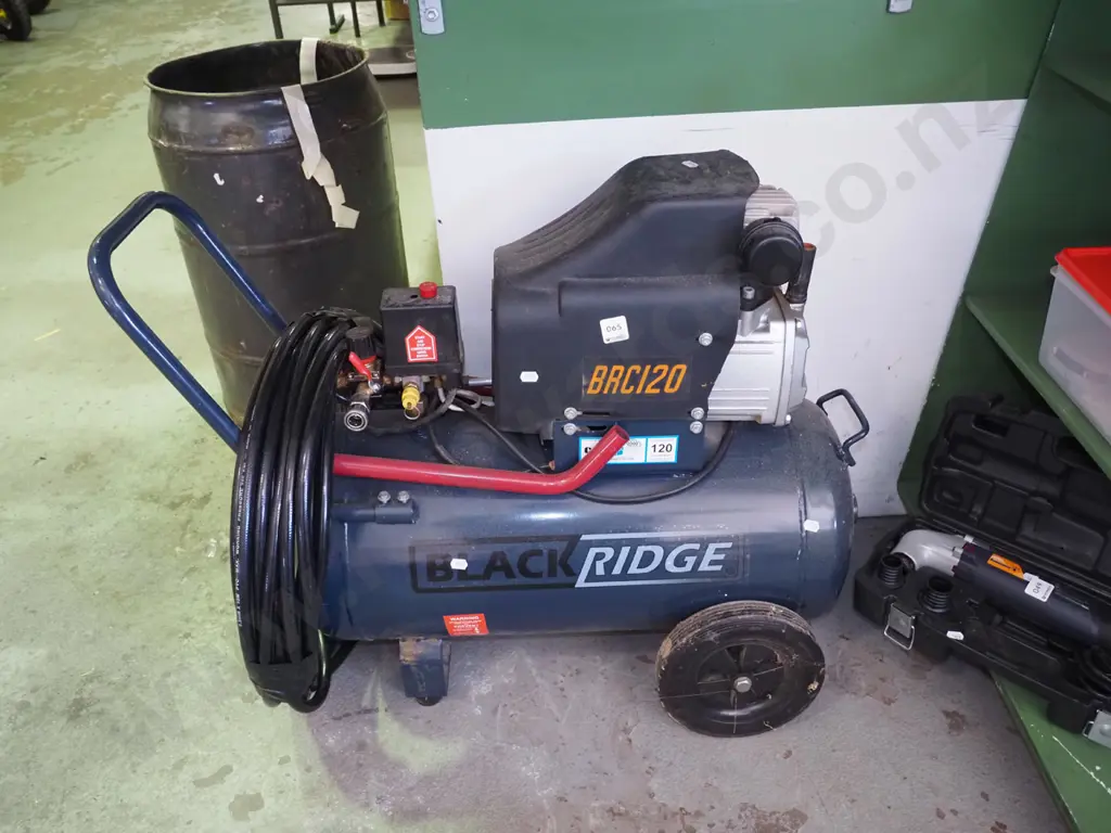 Black Ridge air compressor with hose Image 1++