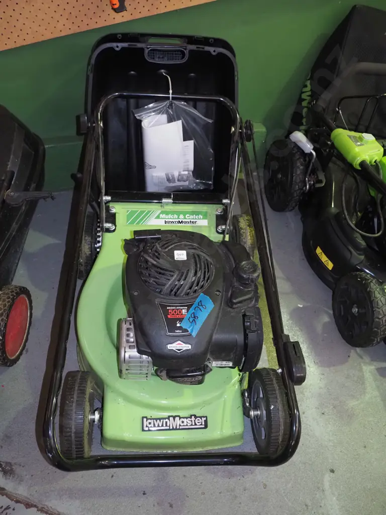 Lawn Master Briggs & Stratton 4 stroke lawn mower Image 1++