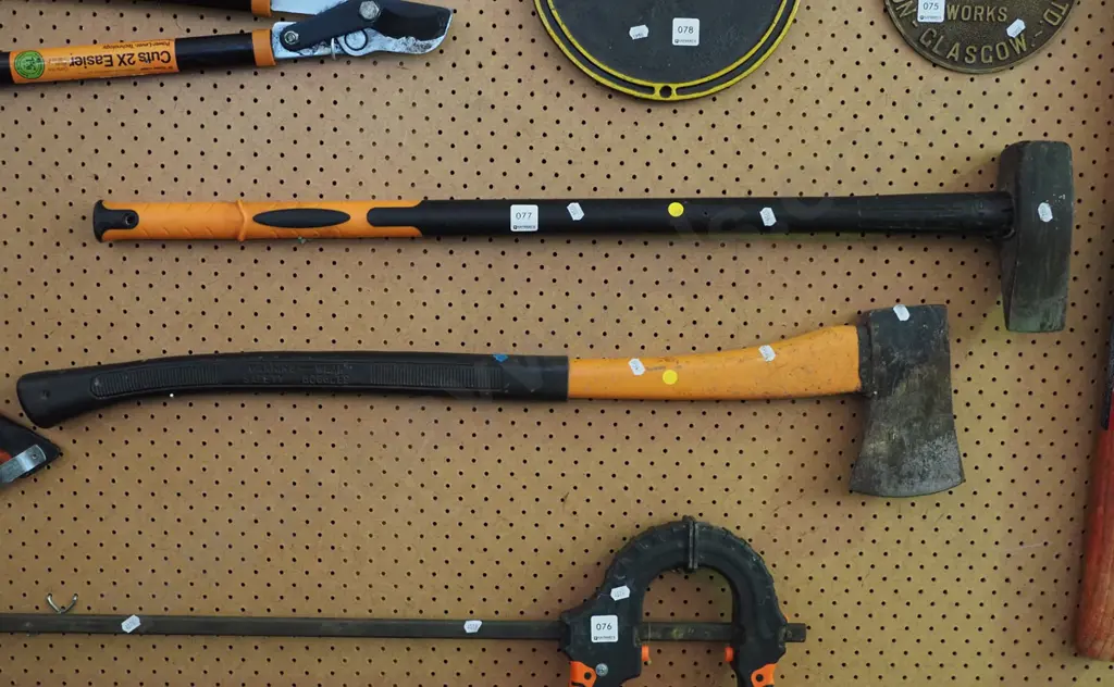 axe, log splitter - yellow dots Image 1++