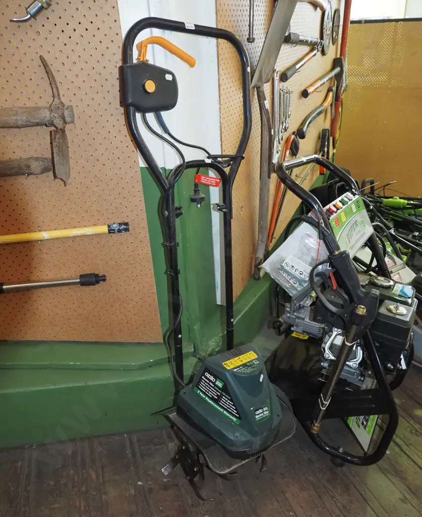 Ozito electric powered 4 tyne rotary hoe Image 1++