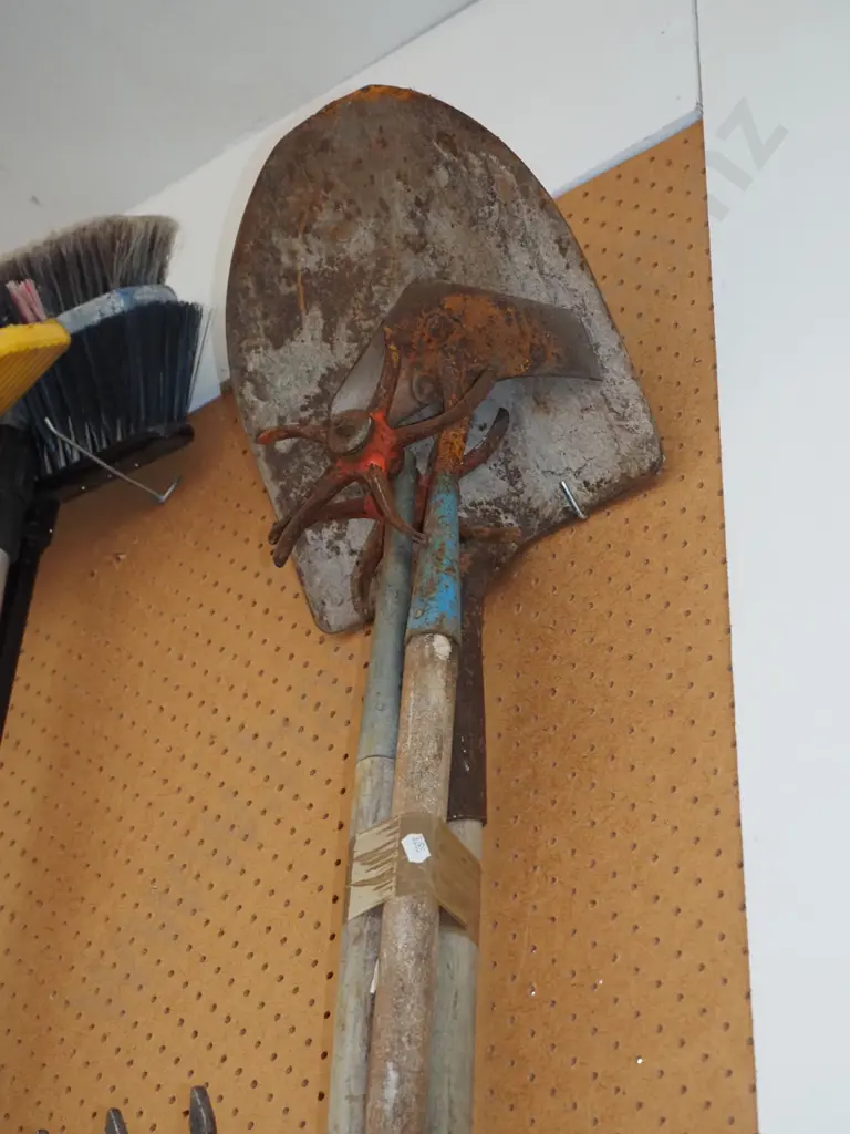 garden tools; spade, cultivator, hoe Image 1++