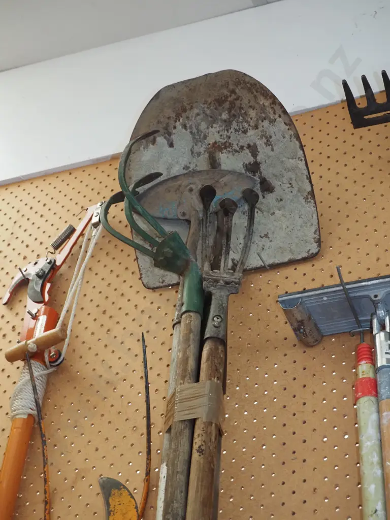 garden tools; cultivators, hoes, shovel Image 1++