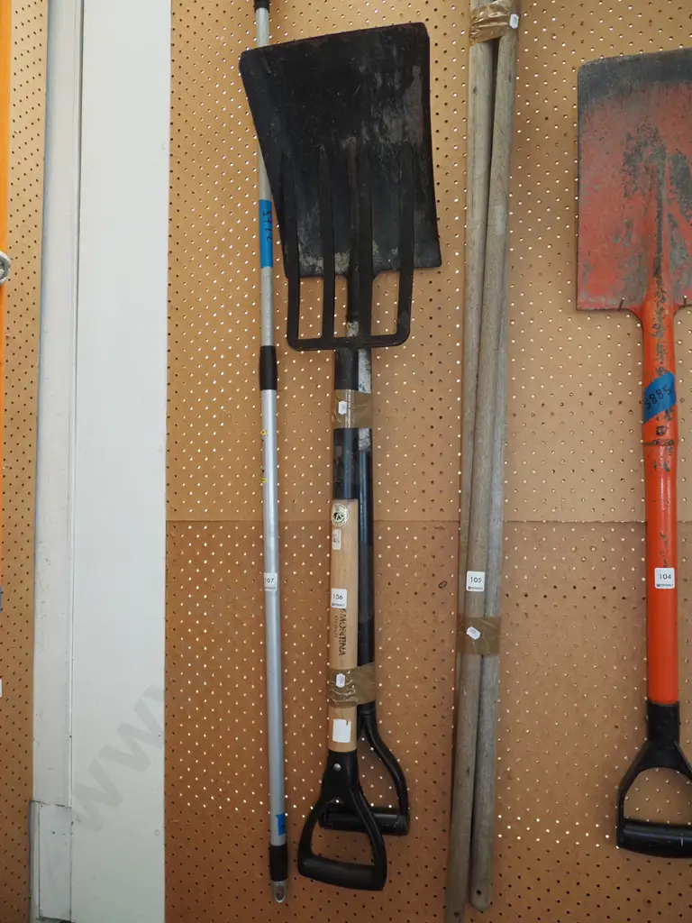 wide mouth shovel, fork Image 1++