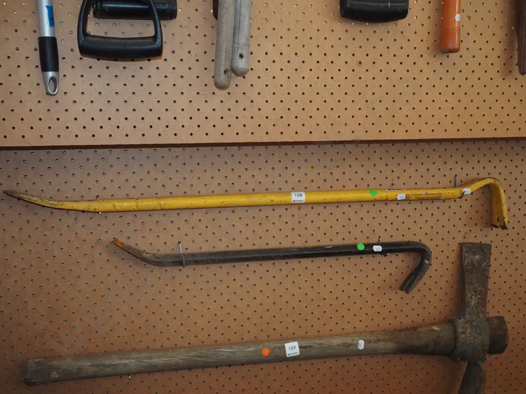 2x wrecking bars Image 1++