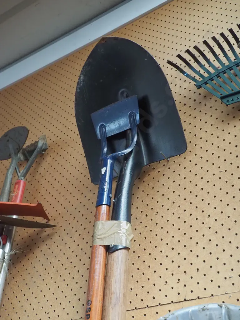 shovel, cultivator Image 1++