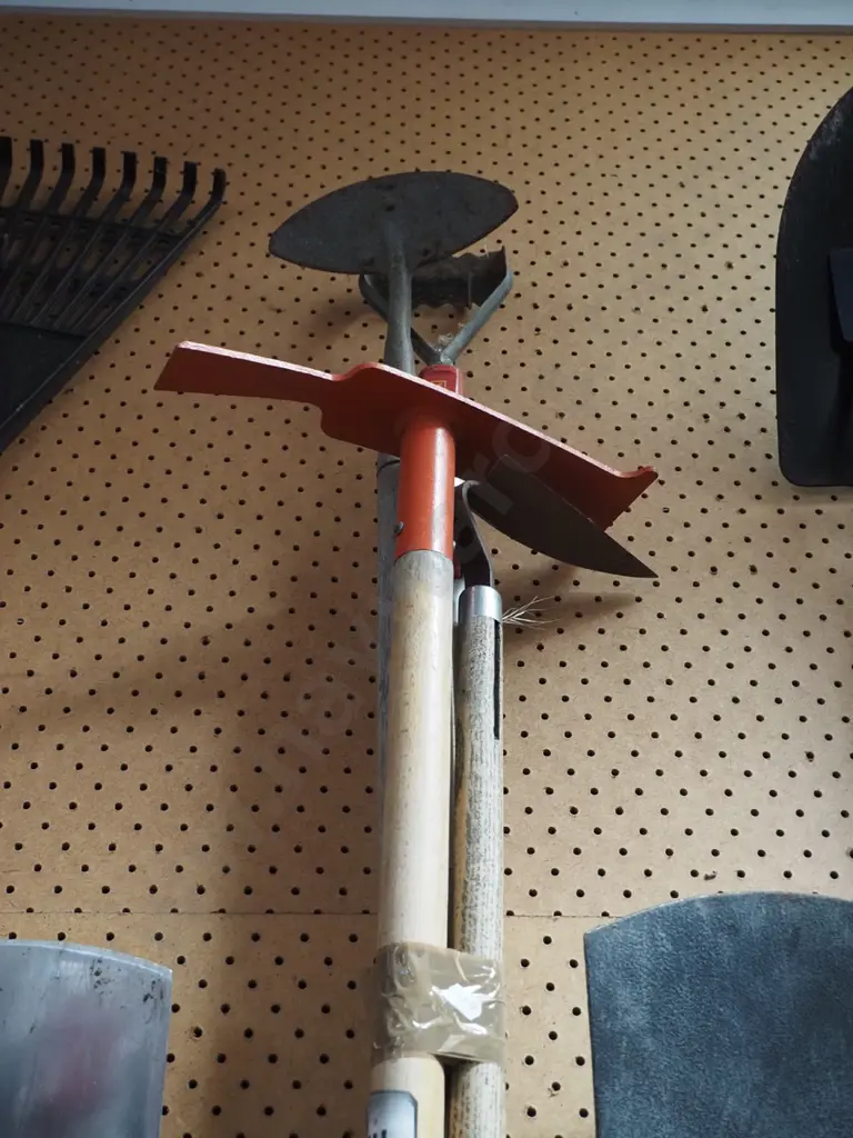 garden tools, hoes, grubber Image 1++