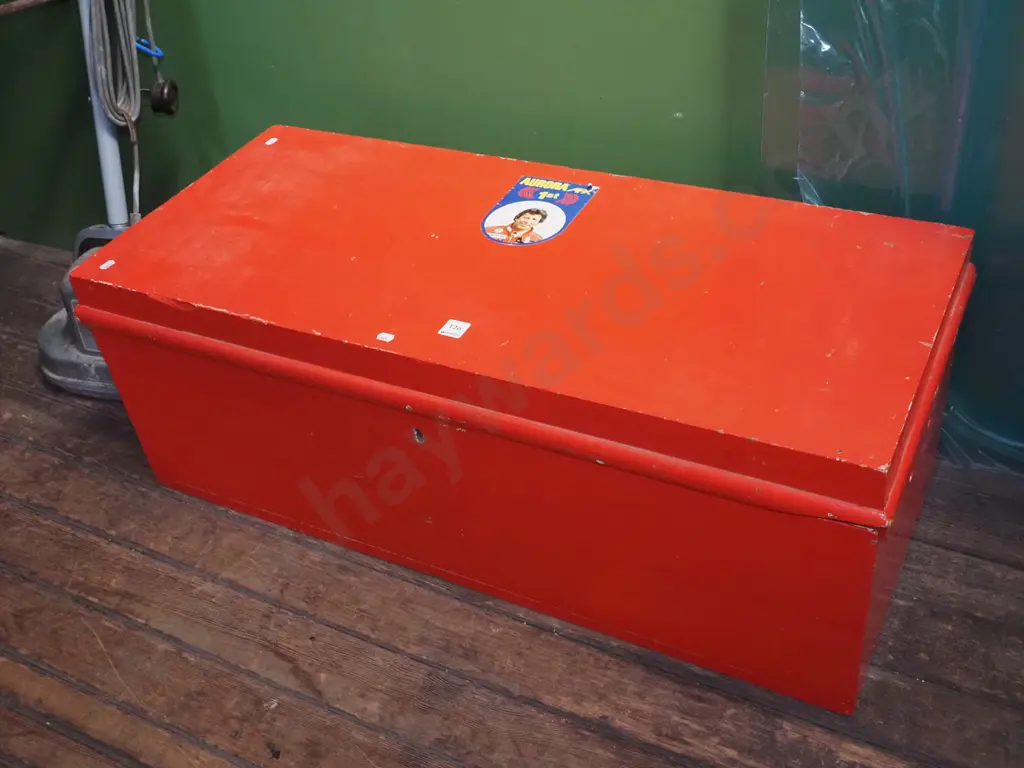 red wooden tool chest - no key Image 1++