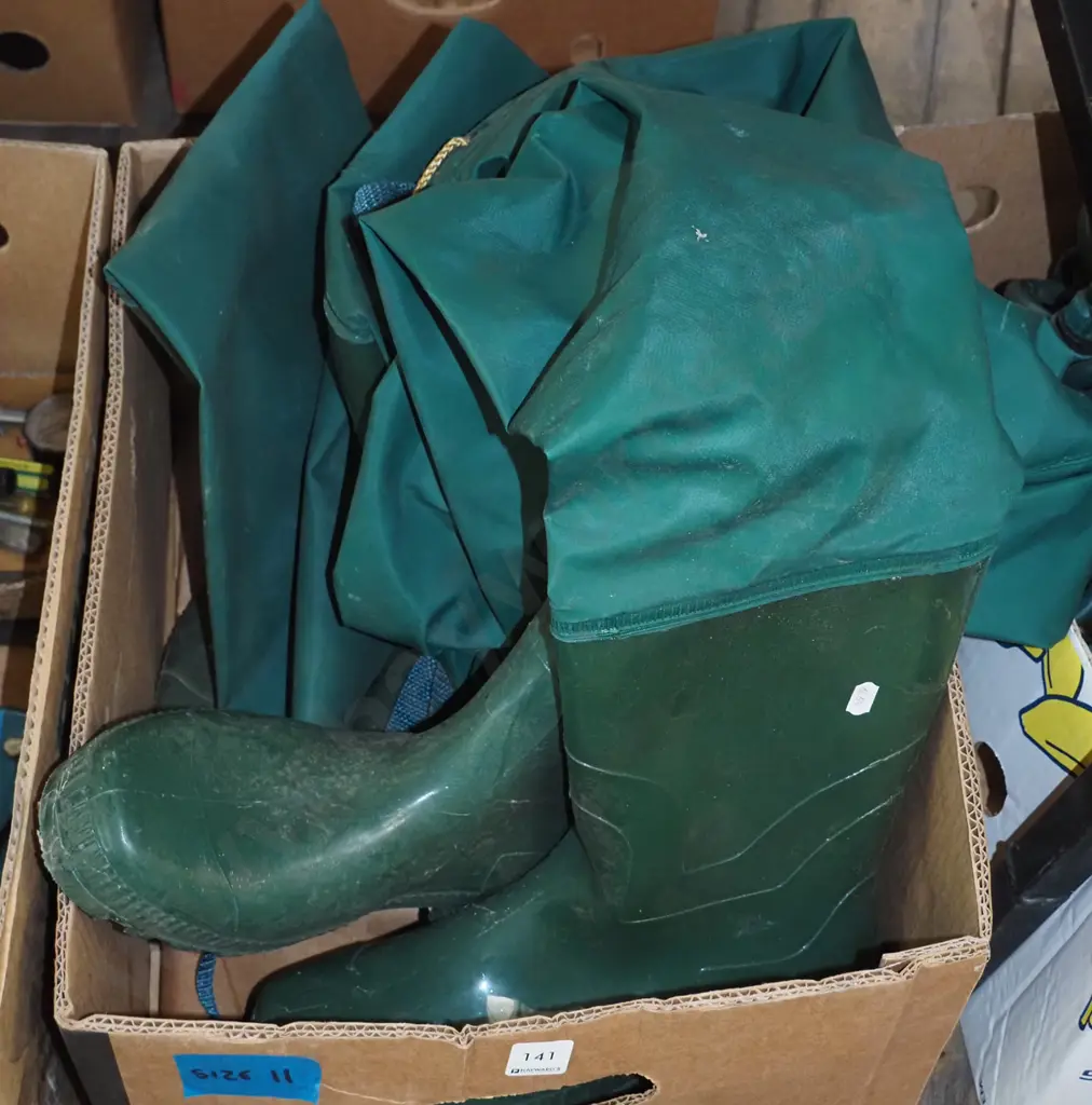 2x pairs of  11  waders Image 1++