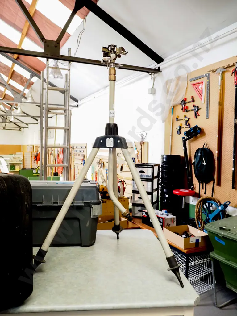 impact sprinkler on tripod stand Image 1++