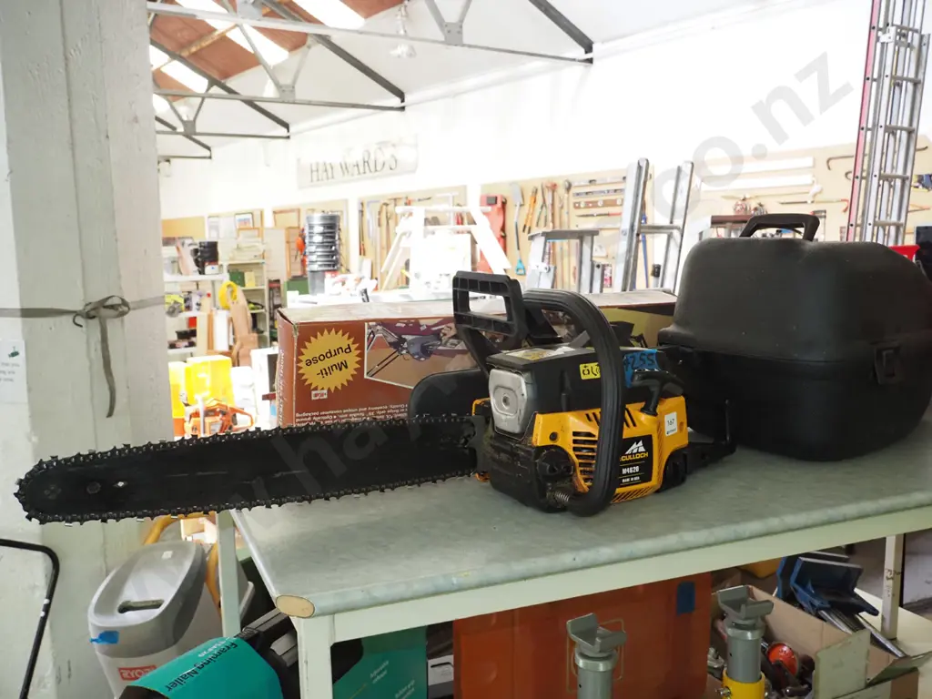 McCulloch chainsaw in plastic carry case Image 1++