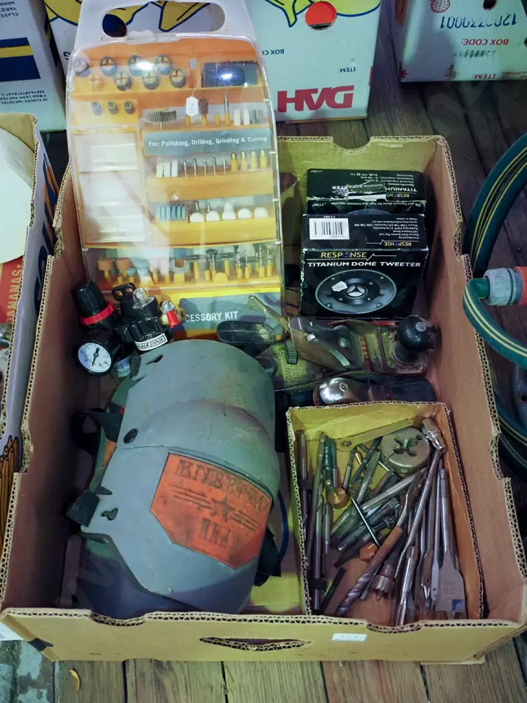 box; knee pads, hand planes, rotary tool accessory kit etc Image 1++
