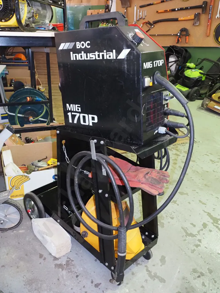 Boc industrial mig 170p welder with gloves and helmets Image 1++