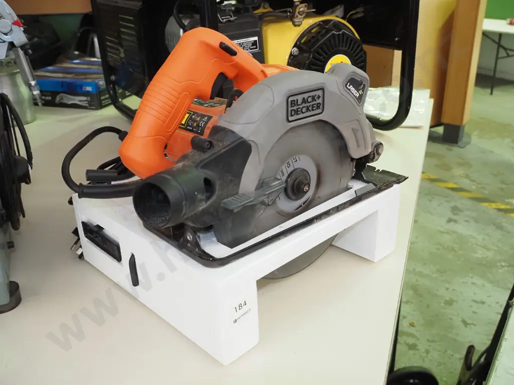 Black & Decker skilsaw on homemade wooden stand Image 1++
