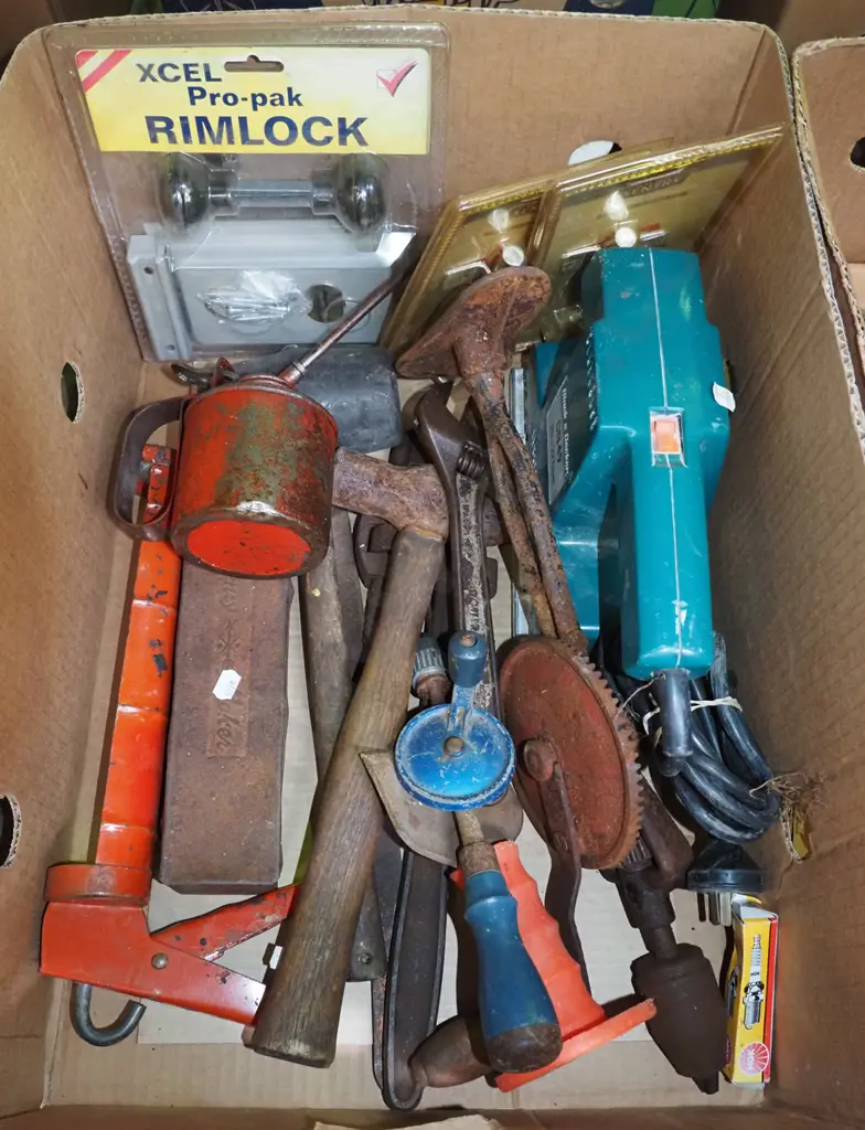 box; rubber mallet, hammer, large B&D orbital sander etc Image 1++