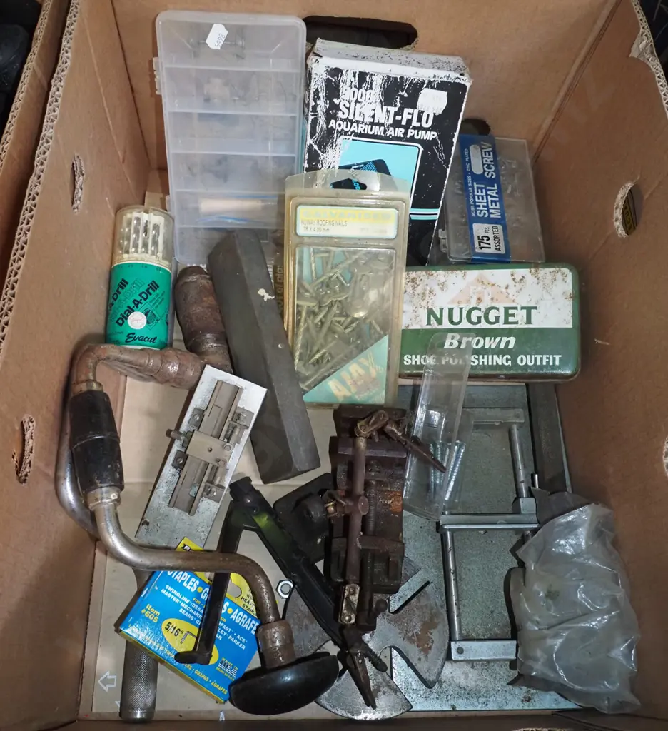 box; roofing nails, drill bits etc Image 1++